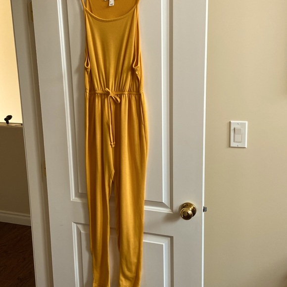 Cute mustard coloured jumpsuit size S - Picture 1 of 7